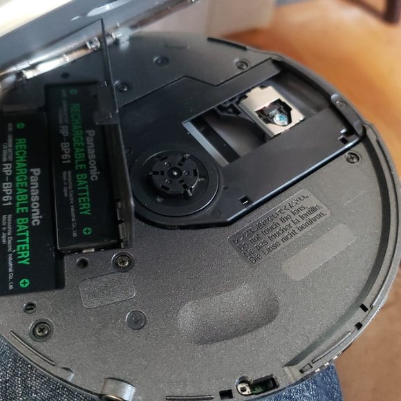 Panasonic SL-CT710 Slim CD / MP3 Player - Picture 2 of 3